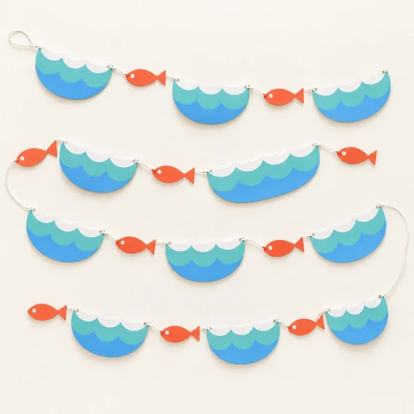 Wave Club Fish Garland, everything in the set laid out